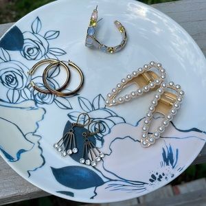 Lot 3 earrings sets, 1 set hair clips